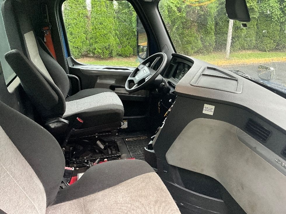 Day Cab Tractor-Heavy Duty Tractors-Freightliner-2020-T12664ST-Reading-PA-772,954\n\t\tmiles-$ 25,250 - Image 14