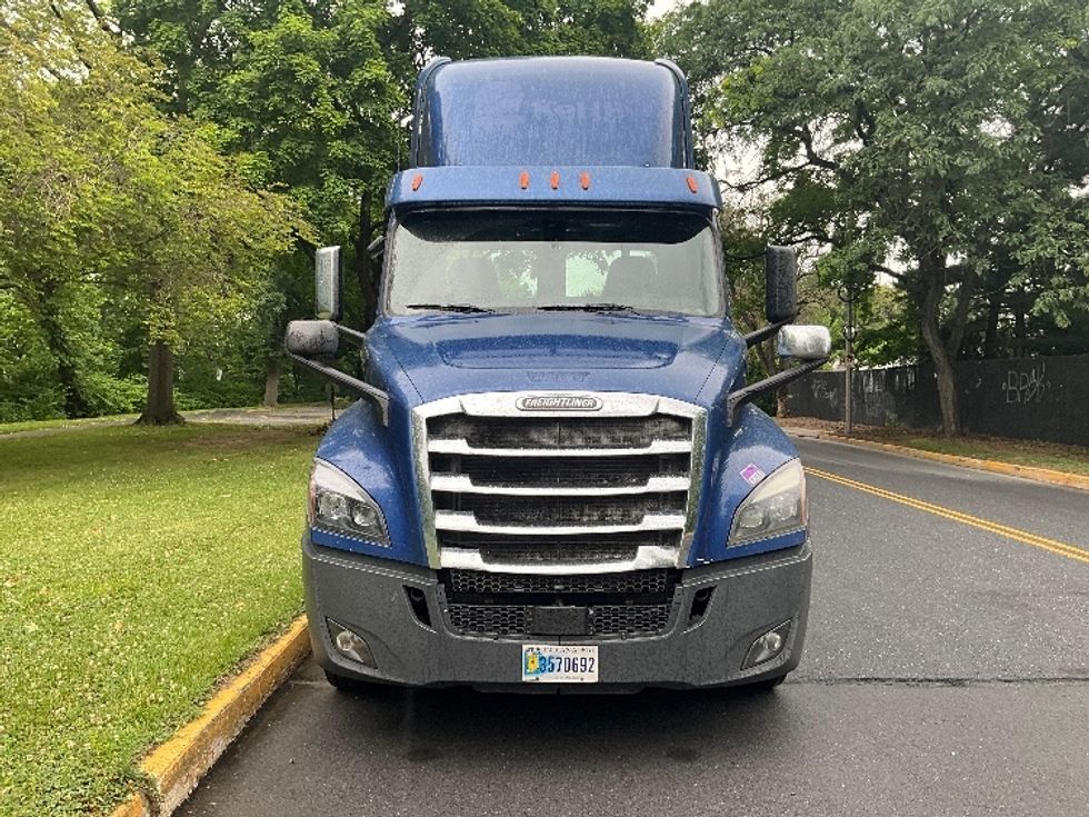 Day Cab Tractor-Heavy Duty Tractors-Freightliner-2020-T12664ST-Reading-PA-772,954\n\t\tmiles-$ 25,250 - Image 2