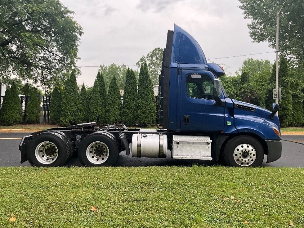 Day Cab Tractor-Heavy Duty Tractors-Freightliner-2020-T12664ST-Reading-PA-772,954\n\t\tmiles-$ 25,250 - Image 8
