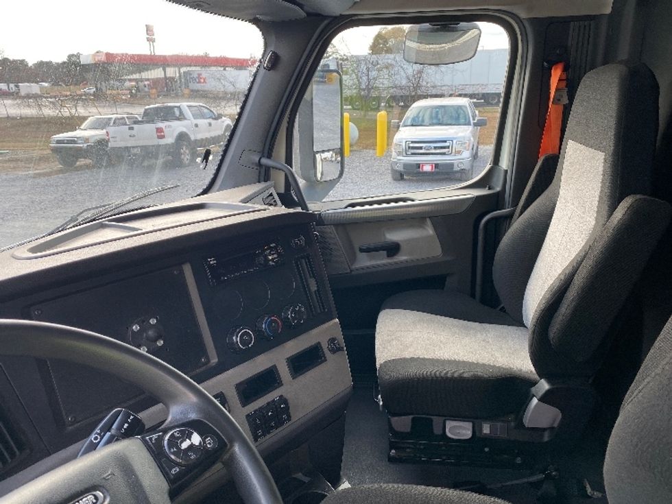 Day Cab Tractor-Heavy Duty Tractors-Freightliner-2020-T12664ST-Resaca-GA-796,766\n\t\tmiles-$ 30,750 - Image 12