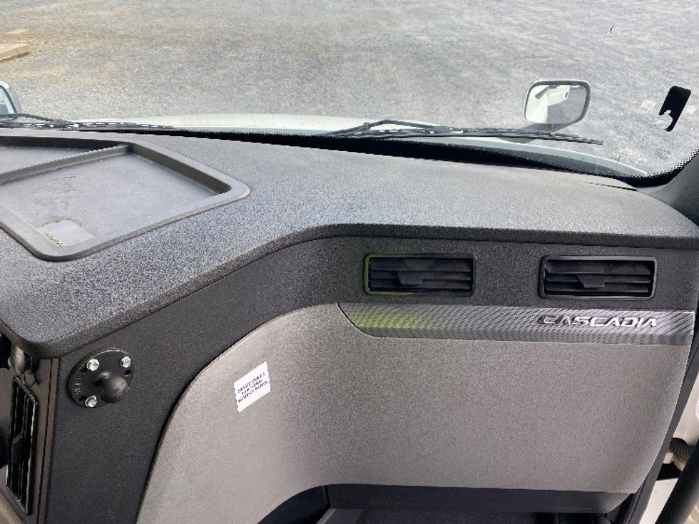 Day Cab Tractor-Heavy Duty Tractors-Freightliner-2020-T12664ST-Resaca-GA-796,766\n\t\tmiles-$ 30,750 - Image 13