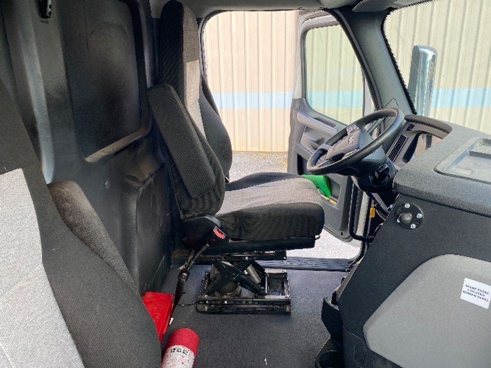 Day Cab Tractor-Heavy Duty Tractors-Freightliner-2020-T12664ST-Resaca-GA-796,766\n\t\tmiles-$ 30,750 - Image 14