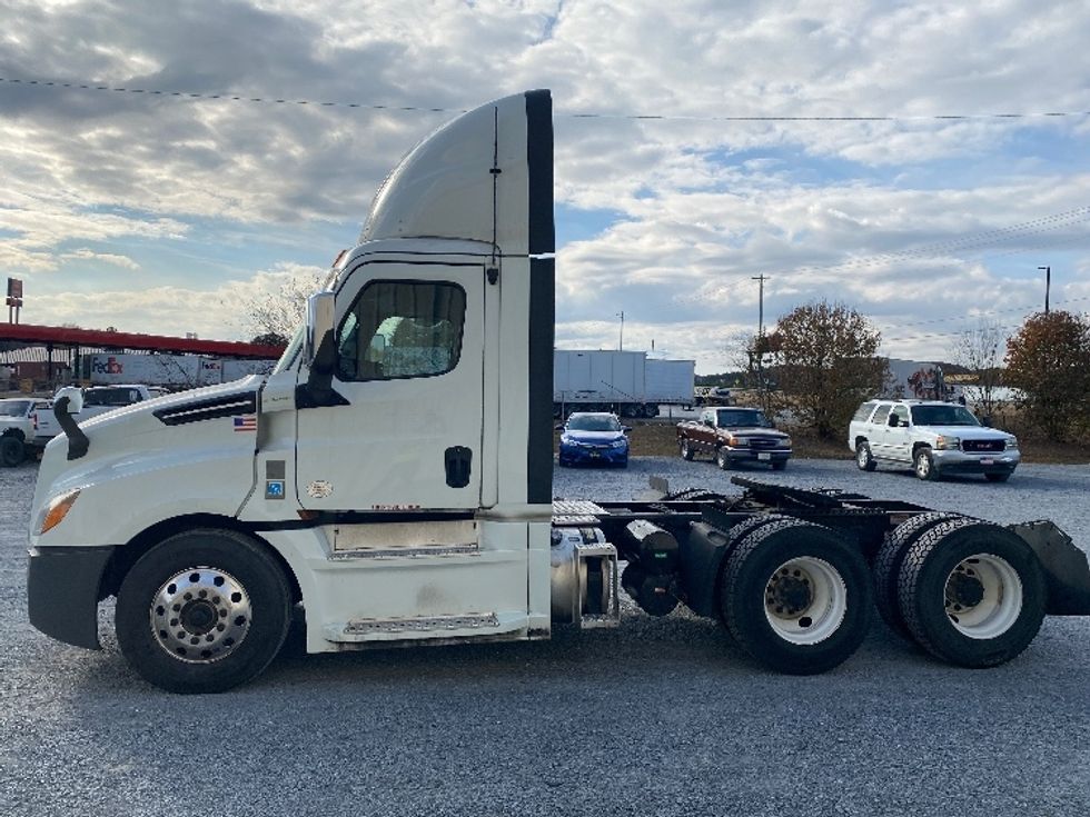 Day Cab Tractor-Heavy Duty Tractors-Freightliner-2020-T12664ST-Resaca-GA-796,766\n\t\tmiles-$ 30,750 - Image 4