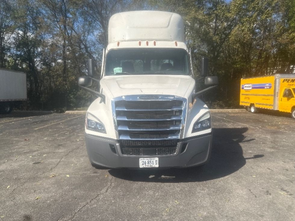 Day Cab Tractor-Heavy Duty Tractors-Freightliner-2020-T12664ST-Roanoke-VA-592,687\n\t\tmiles-$ 37,250 - Image 2