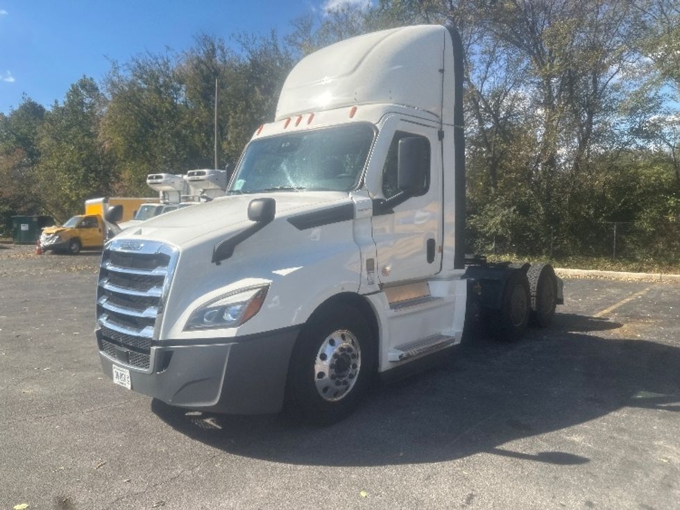Day Cab Tractor-Heavy Duty Tractors-Freightliner-2020-T12664ST-Roanoke-VA-592,687\n\t\tmiles-$ 37,250 - Image 3