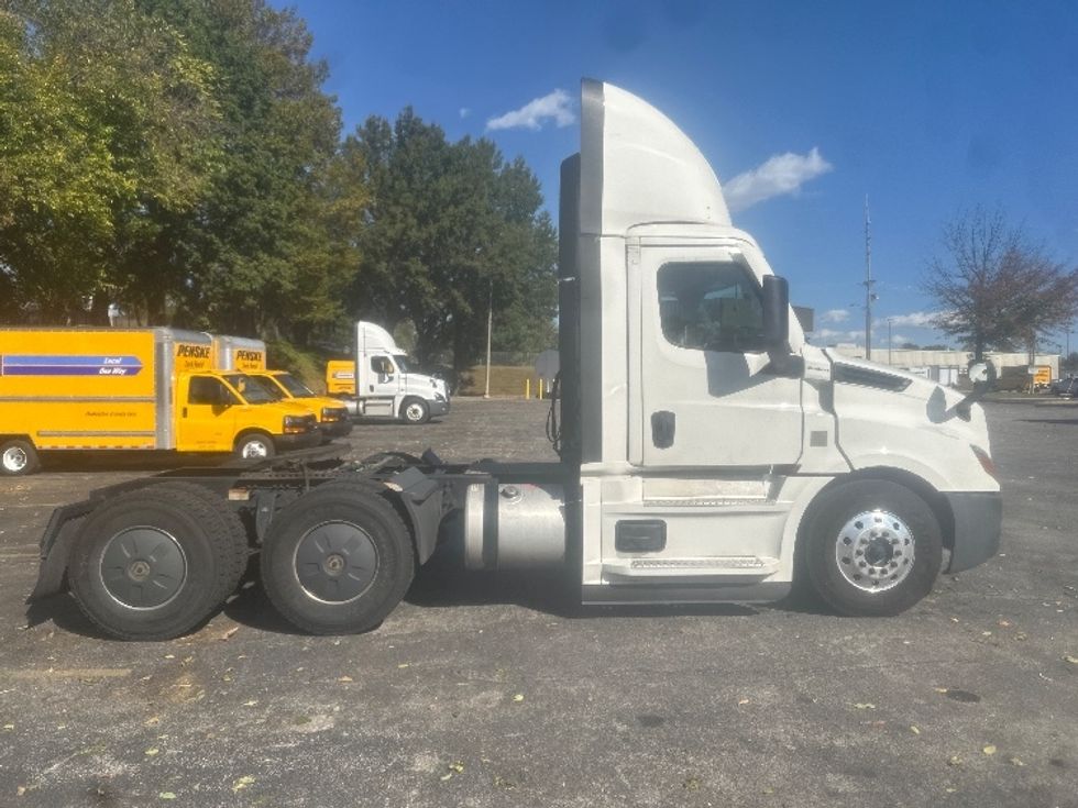 Day Cab Tractor-Heavy Duty Tractors-Freightliner-2020-T12664ST-Roanoke-VA-592,687\n\t\tmiles-$ 37,250 - Image 7