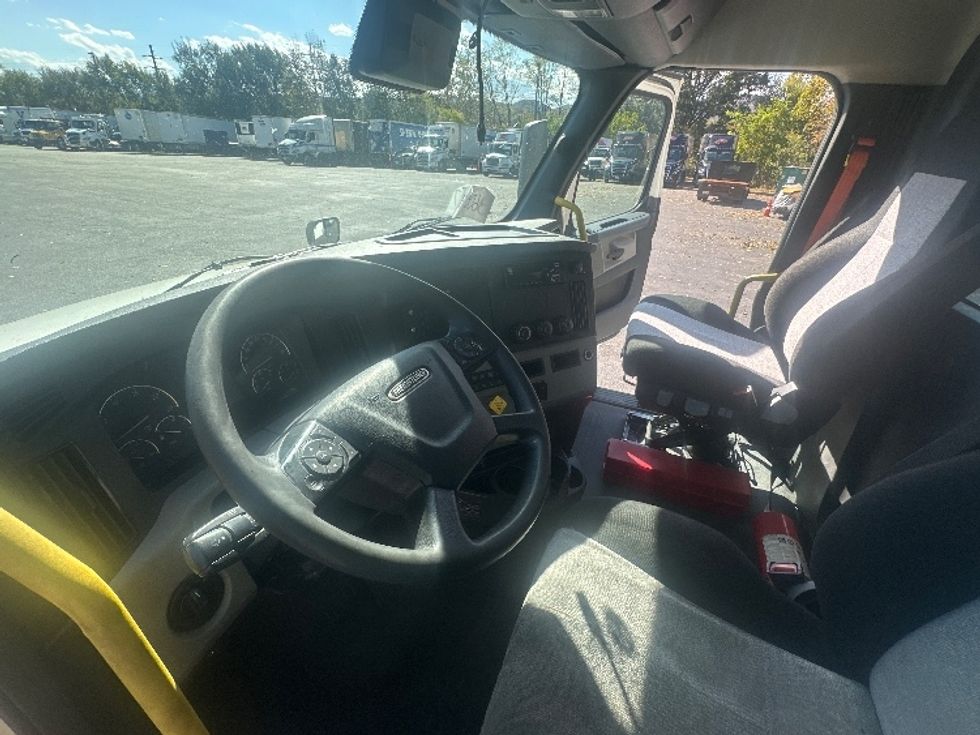 Day Cab Tractor-Heavy Duty Tractors-Freightliner-2020-T12664ST-Roanoke-VA-592,687\n\t\tmiles-$ 37,250 - Image 9