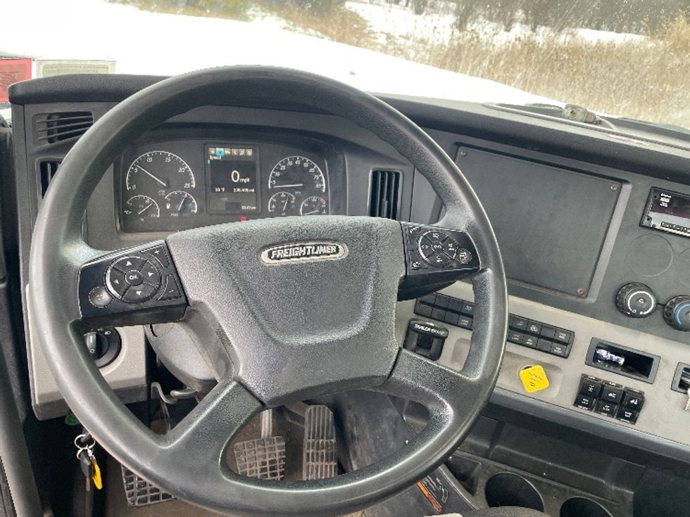 Day Cab Tractor-Heavy Duty Tractors-Freightliner-2020-T12664ST-Rochester-NY-237,414\n\t\tmiles-$ 54,750 - Image 11