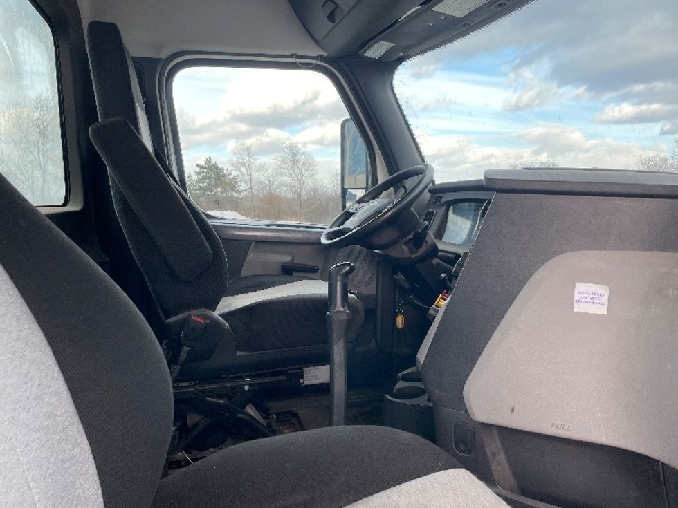 Day Cab Tractor-Heavy Duty Tractors-Freightliner-2020-T12664ST-Rochester-NY-237,414\n\t\tmiles-$ 54,750 - Image 14