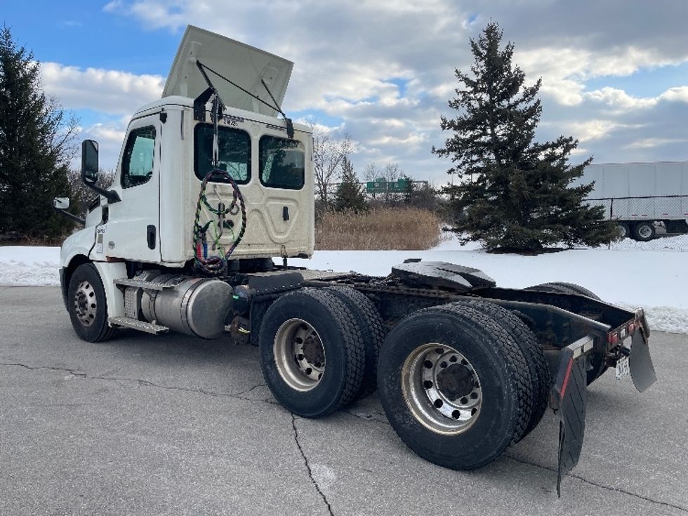 Day Cab Tractor-Heavy Duty Tractors-Freightliner-2020-T12664ST-Rochester-NY-237,414\n\t\tmiles-$ 54,750 - Image 5