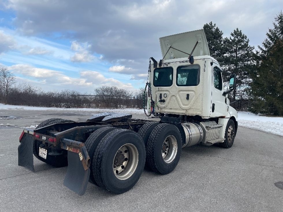 Day Cab Tractor-Heavy Duty Tractors-Freightliner-2020-T12664ST-Rochester-NY-237,414\n\t\tmiles-$ 54,750 - Image 7