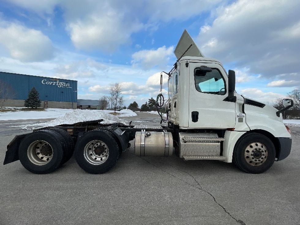 Day Cab Tractor-Heavy Duty Tractors-Freightliner-2020-T12664ST-Rochester-NY-237,414\n\t\tmiles-$ 54,750 - Image 8