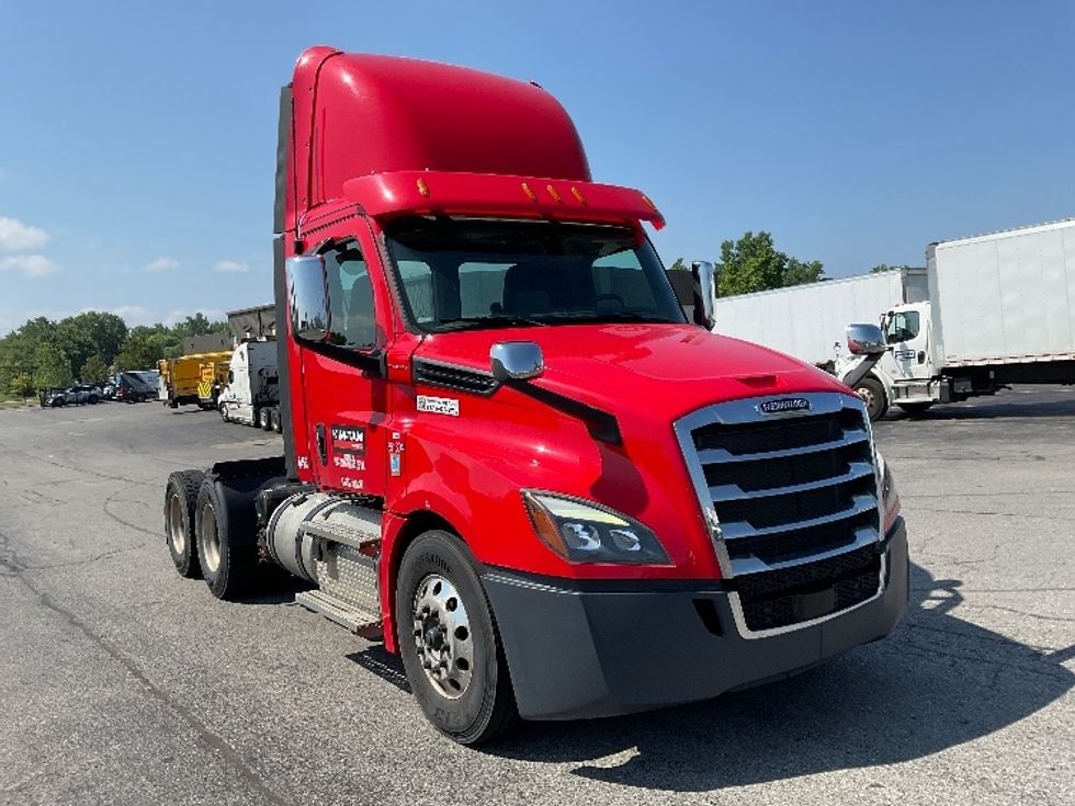 Day Cab Tractor-Heavy Duty Tractors-Freightliner-2020-T12664ST-Rochester-NY-277,938\n\t\tmiles-$ 54,000 - Image 1