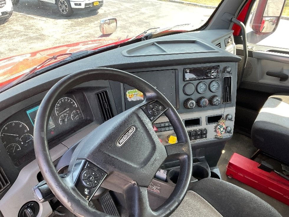 Day Cab Tractor-Heavy Duty Tractors-Freightliner-2020-T12664ST-Rochester-NY-277,938\n\t\tmiles-$ 54,000 - Image 10