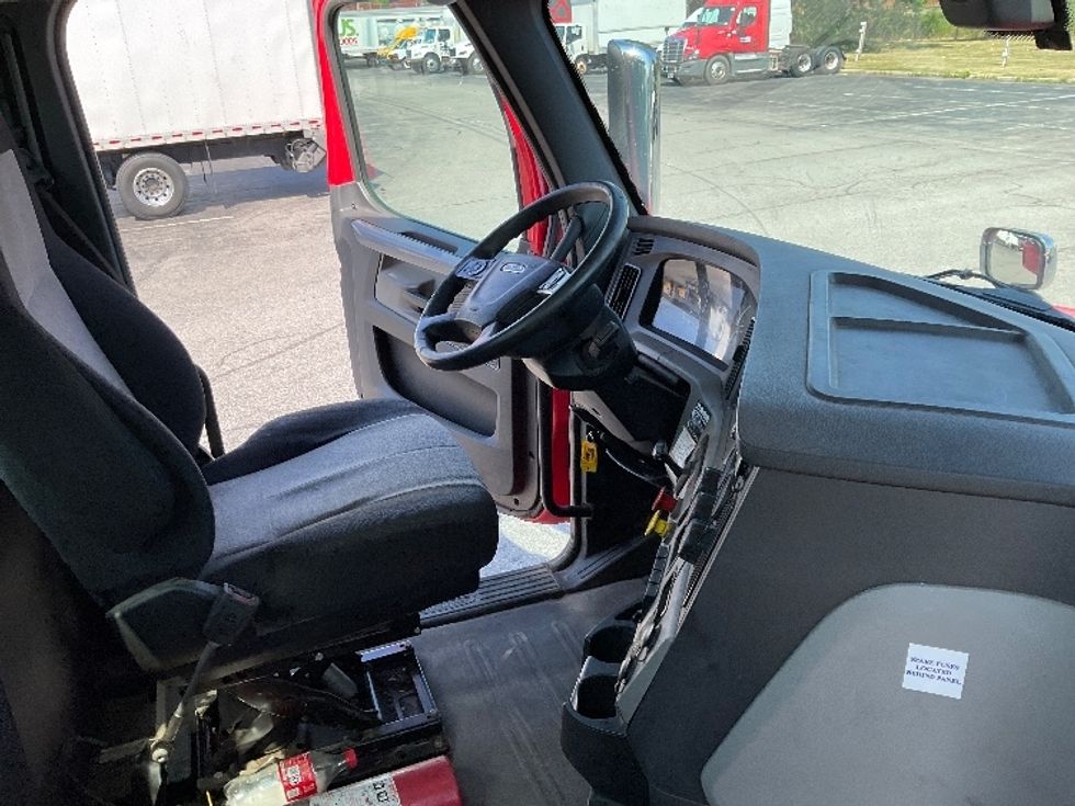Day Cab Tractor-Heavy Duty Tractors-Freightliner-2020-T12664ST-Rochester-NY-277,938\n\t\tmiles-$ 54,000 - Image 14