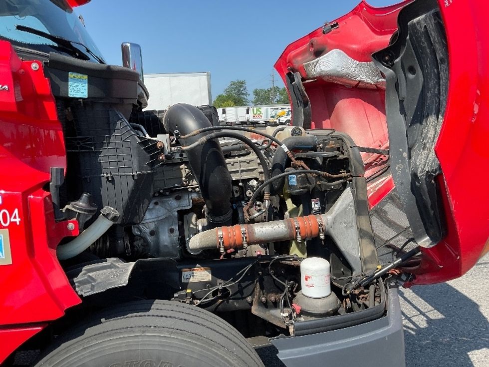 Day Cab Tractor-Heavy Duty Tractors-Freightliner-2020-T12664ST-Rochester-NY-277,938\n\t\tmiles-$ 54,000 - Image 15