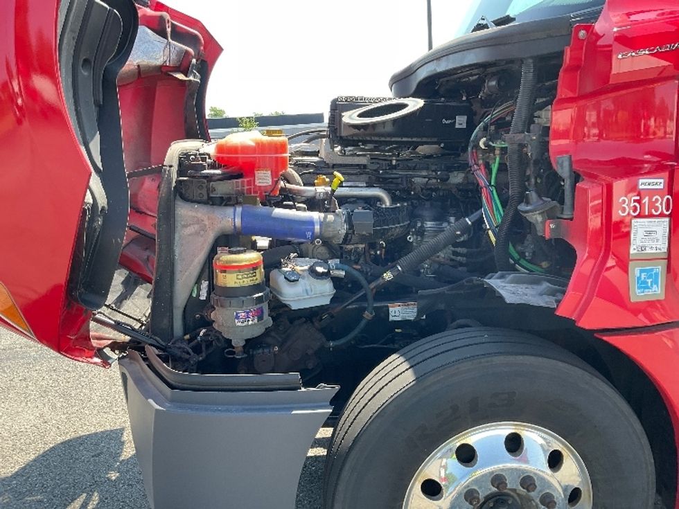 Day Cab Tractor-Heavy Duty Tractors-Freightliner-2020-T12664ST-Rochester-NY-277,938\n\t\tmiles-$ 54,000 - Image 16