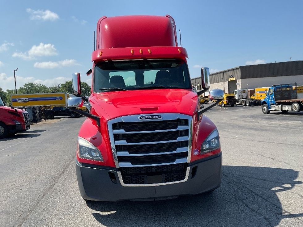 Day Cab Tractor-Heavy Duty Tractors-Freightliner-2020-T12664ST-Rochester-NY-277,938\n\t\tmiles-$ 54,000 - Image 2