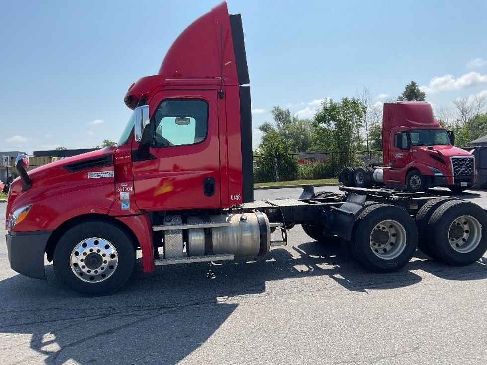 Day Cab Tractor-Heavy Duty Tractors-Freightliner-2020-T12664ST-Rochester-NY-277,938\n\t\tmiles-$ 54,000 - Image 4