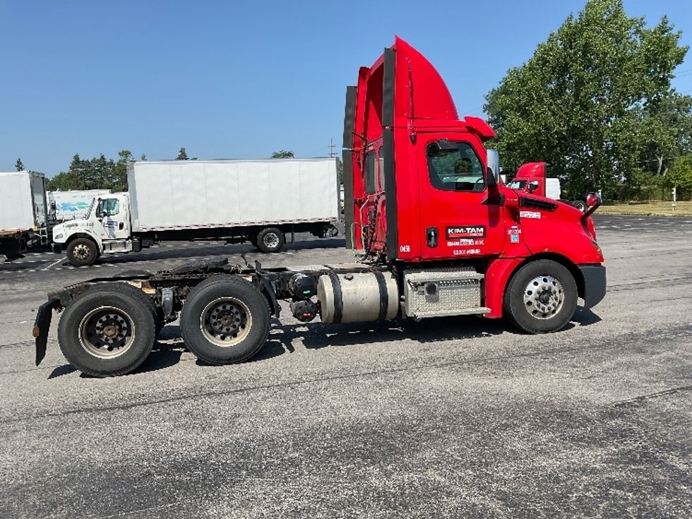 Day Cab Tractor-Heavy Duty Tractors-Freightliner-2020-T12664ST-Rochester-NY-277,938\n\t\tmiles-$ 54,000 - Image 8