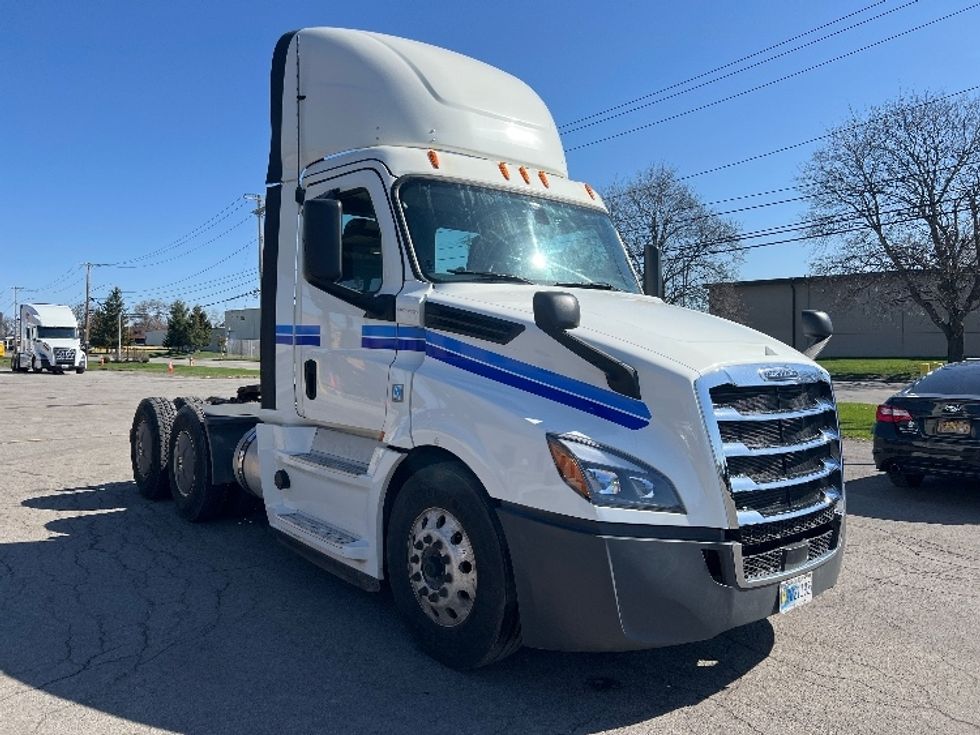 Day Cab Tractor-Heavy Duty Tractors-Freightliner-2020-T12664ST-Rochester-NY-717,970\n\t\tmiles-$ 28,750 - Image 1