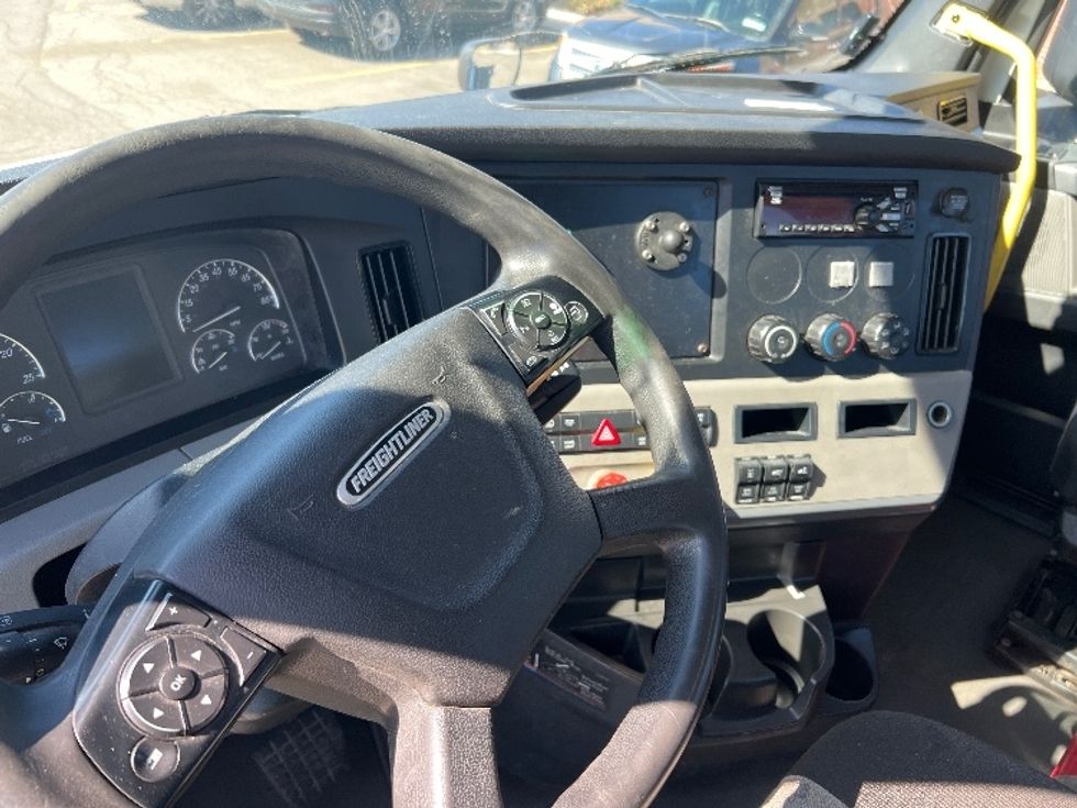 Day Cab Tractor-Heavy Duty Tractors-Freightliner-2020-T12664ST-Rochester-NY-717,970\n\t\tmiles-$ 28,750 - Image 10