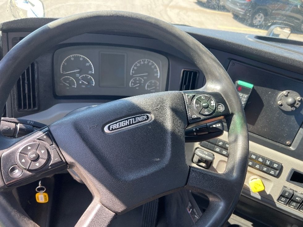 Day Cab Tractor-Heavy Duty Tractors-Freightliner-2020-T12664ST-Rochester-NY-717,970\n\t\tmiles-$ 28,750 - Image 11