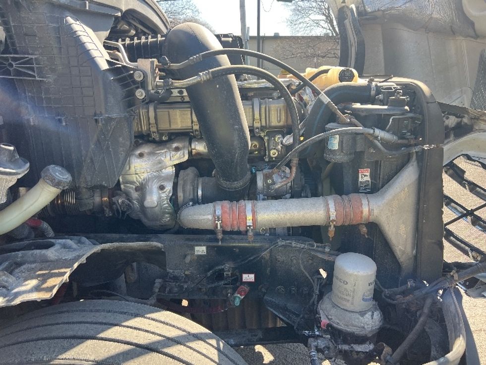 Day Cab Tractor-Heavy Duty Tractors-Freightliner-2020-T12664ST-Rochester-NY-717,970\n\t\tmiles-$ 28,750 - Image 15