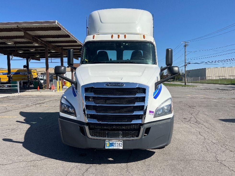 Day Cab Tractor-Heavy Duty Tractors-Freightliner-2020-T12664ST-Rochester-NY-717,970\n\t\tmiles-$ 28,750 - Image 2