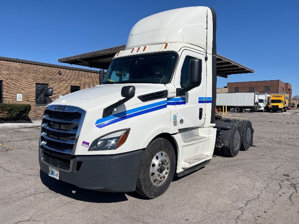 Day Cab Tractor-Heavy Duty Tractors-Freightliner-2020-T12664ST-Rochester-NY-717,970\n\t\tmiles-$ 28,750 - Image 3