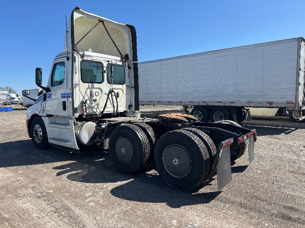 Day Cab Tractor-Heavy Duty Tractors-Freightliner-2020-T12664ST-Rochester-NY-717,970\n\t\tmiles-$ 28,750 - Image 5