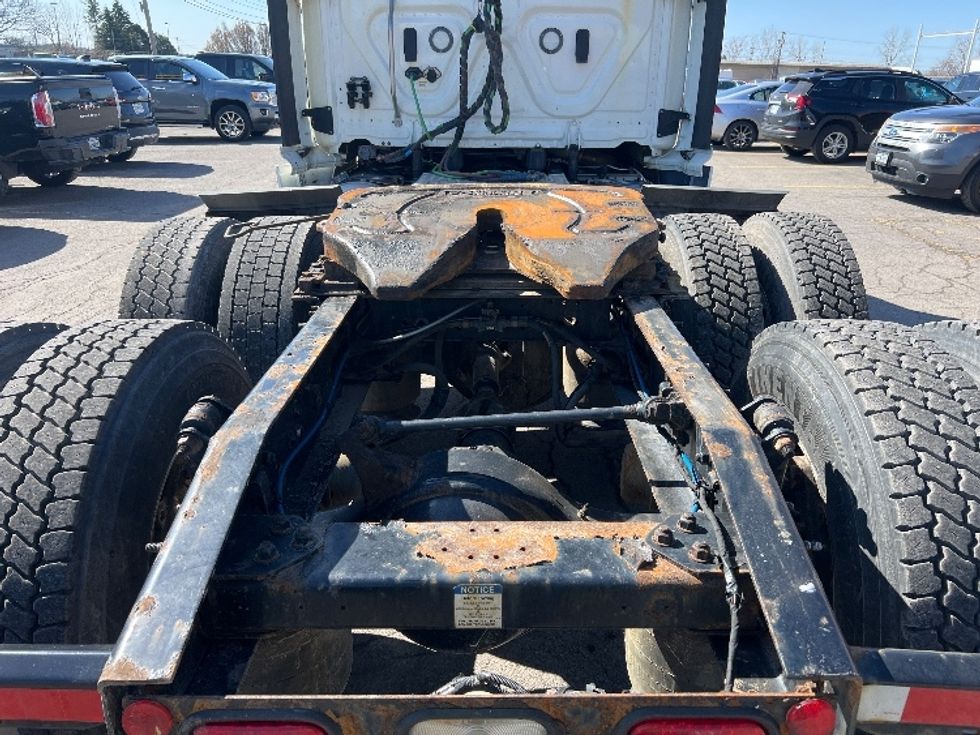 Day Cab Tractor-Heavy Duty Tractors-Freightliner-2020-T12664ST-Rochester-NY-717,970\n\t\tmiles-$ 28,750 - Image 6