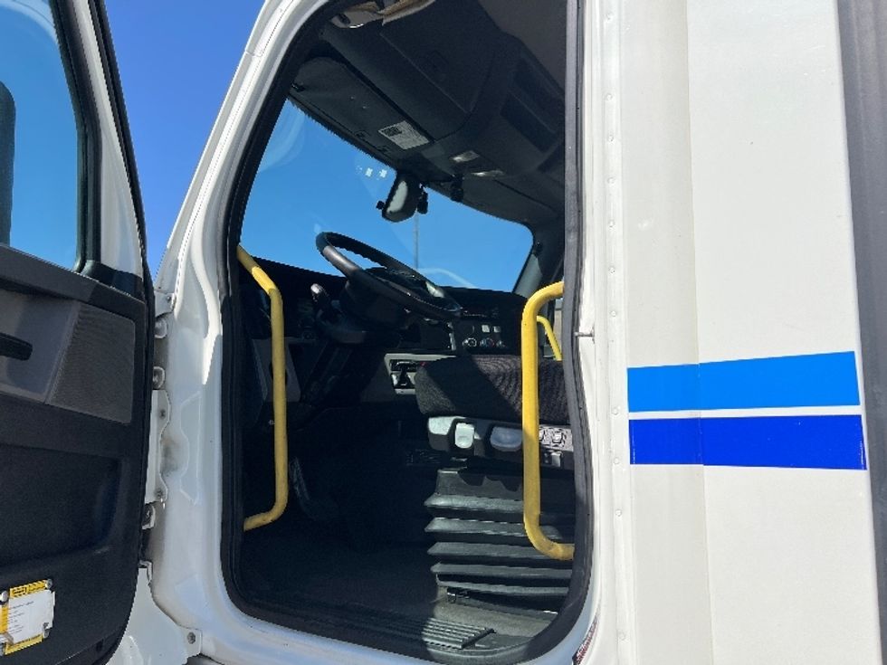 Day Cab Tractor-Heavy Duty Tractors-Freightliner-2020-T12664ST-Rochester-NY-717,970\n\t\tmiles-$ 28,750 - Image 9
