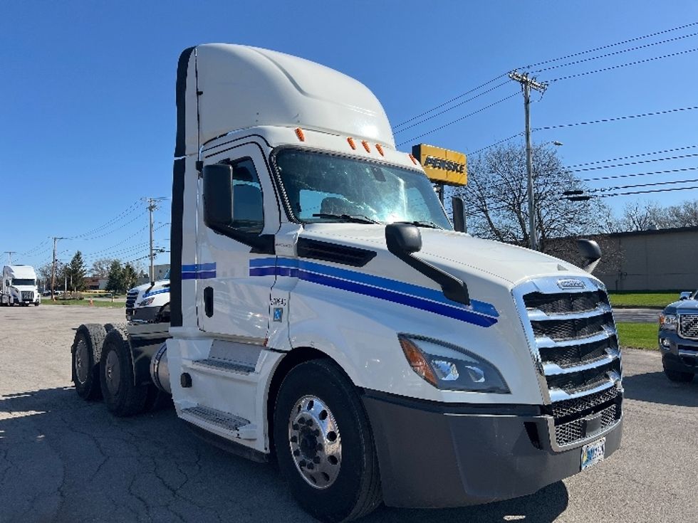 Day Cab Tractor-Heavy Duty Tractors-Freightliner-2020-T12664ST-Rochester-NY-753,842\n\t\tmiles-$ 28,750 - Image 1