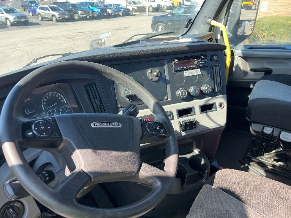 Day Cab Tractor-Heavy Duty Tractors-Freightliner-2020-T12664ST-Rochester-NY-753,842\n\t\tmiles-$ 28,750 - Image 10