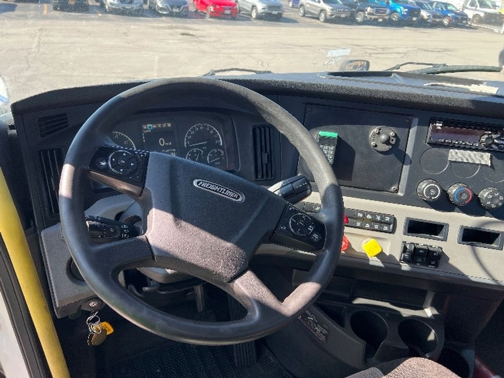 Day Cab Tractor-Heavy Duty Tractors-Freightliner-2020-T12664ST-Rochester-NY-753,842\n\t\tmiles-$ 28,750 - Image 11