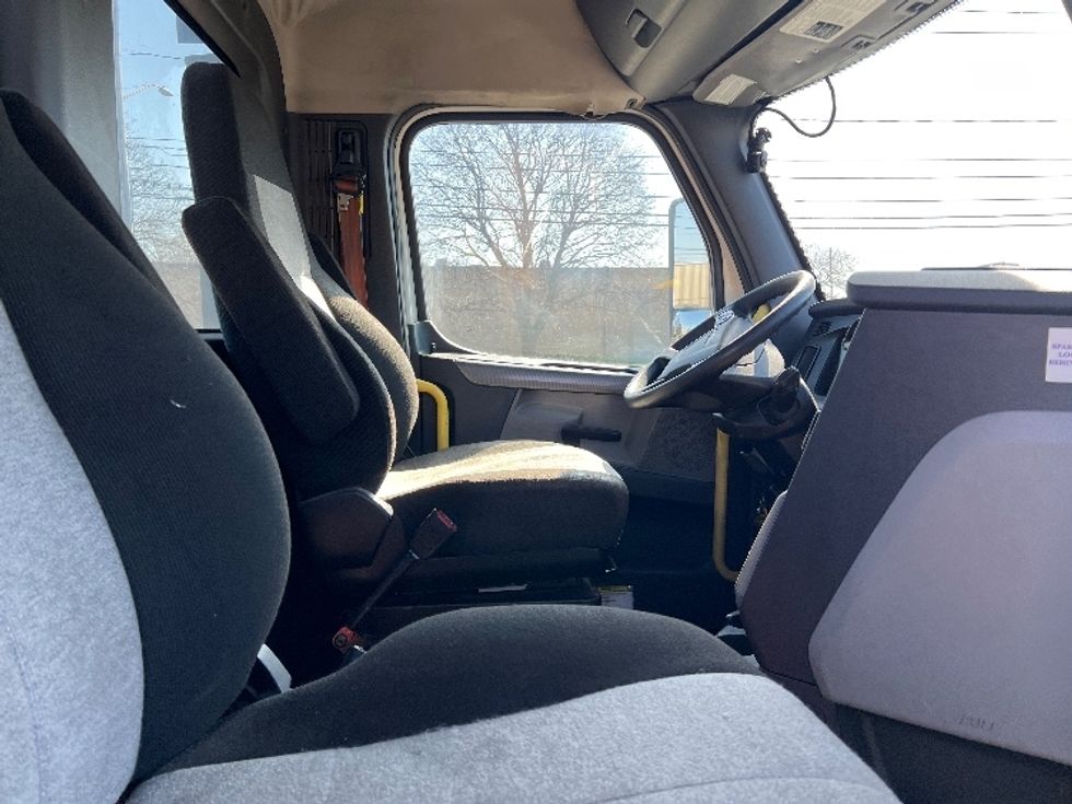 Day Cab Tractor-Heavy Duty Tractors-Freightliner-2020-T12664ST-Rochester-NY-753,842\n\t\tmiles-$ 28,750 - Image 14