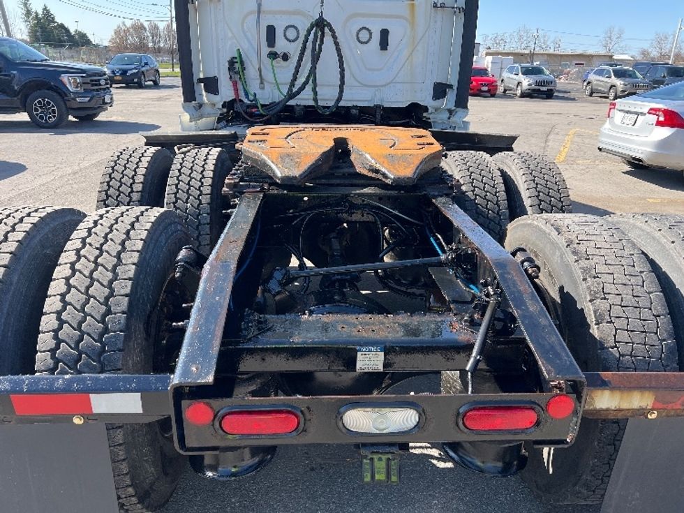 Day Cab Tractor-Heavy Duty Tractors-Freightliner-2020-T12664ST-Rochester-NY-753,842\n\t\tmiles-$ 28,750 - Image 6