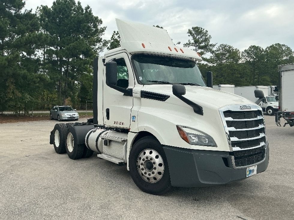 Day Cab Tractor-Heavy Duty Tractors-Freightliner-2020-T12664ST-Rocky Mount-NC-355,301\n\t\tmiles-$ 57,500 - Image 1