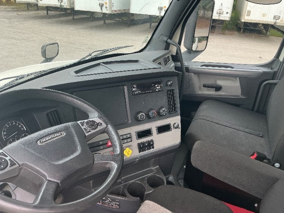 Day Cab Tractor-Heavy Duty Tractors-Freightliner-2020-T12664ST-Rocky Mount-NC-355,301\n\t\tmiles-$ 57,500 - Image 10