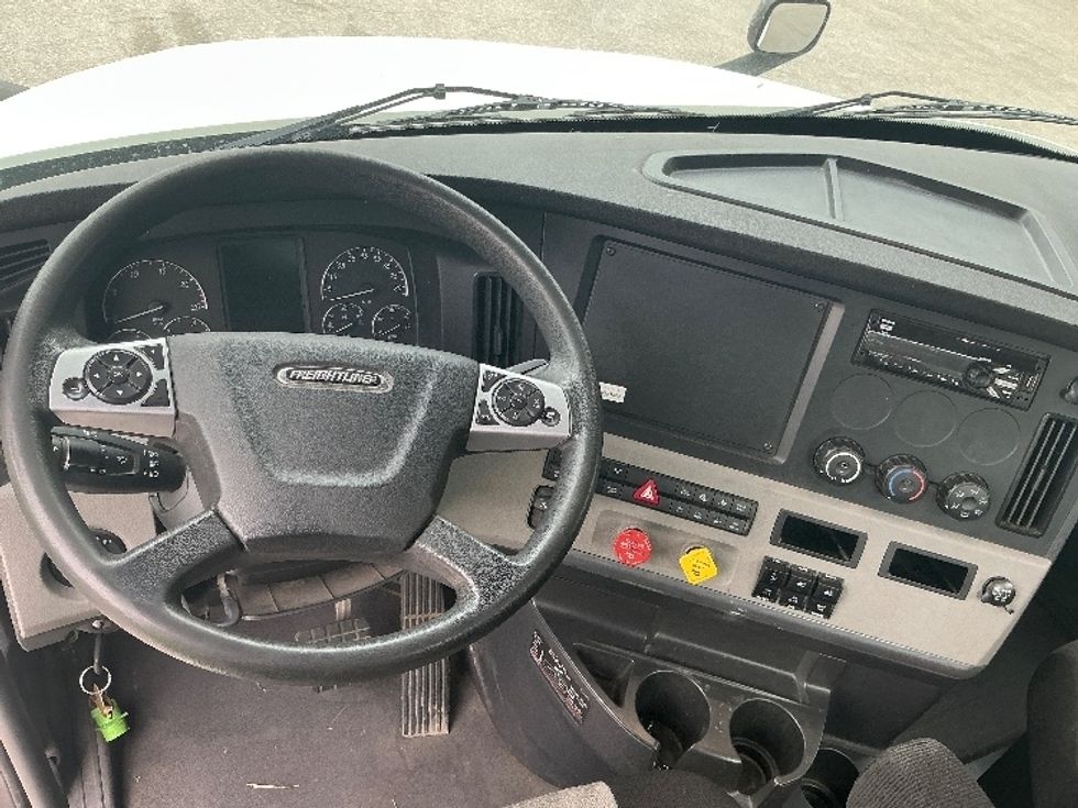 Day Cab Tractor-Heavy Duty Tractors-Freightliner-2020-T12664ST-Rocky Mount-NC-355,301\n\t\tmiles-$ 57,500 - Image 11