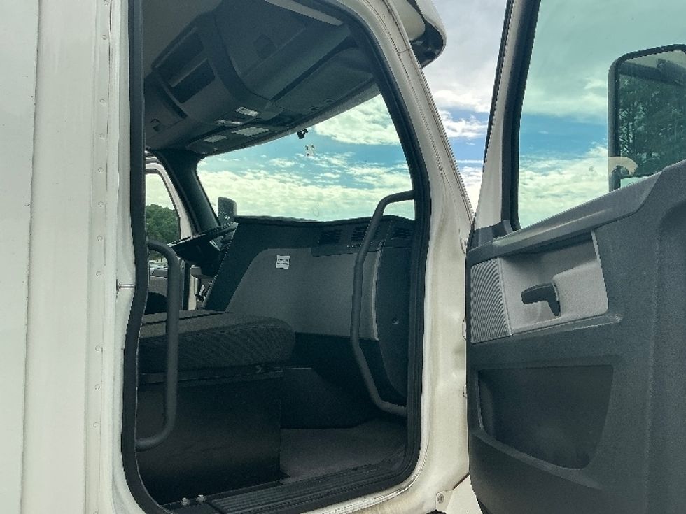 Day Cab Tractor-Heavy Duty Tractors-Freightliner-2020-T12664ST-Rocky Mount-NC-355,301\n\t\tmiles-$ 57,500 - Image 12