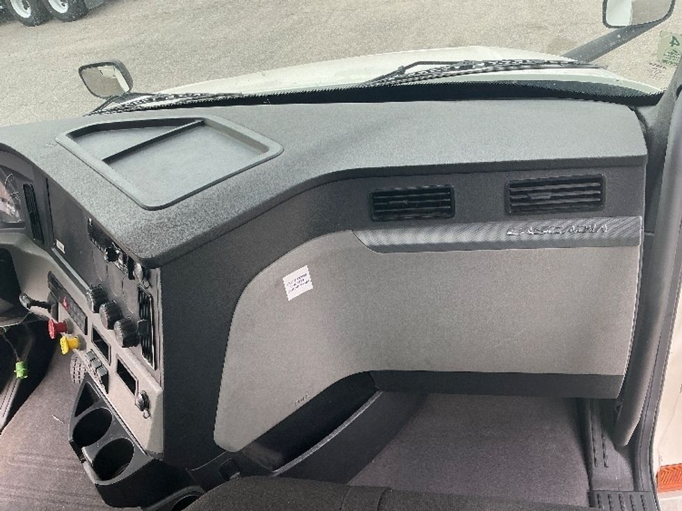 Day Cab Tractor-Heavy Duty Tractors-Freightliner-2020-T12664ST-Rocky Mount-NC-355,301\n\t\tmiles-$ 57,500 - Image 13