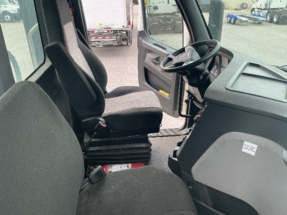 Day Cab Tractor-Heavy Duty Tractors-Freightliner-2020-T12664ST-Rocky Mount-NC-355,301\n\t\tmiles-$ 57,500 - Image 14