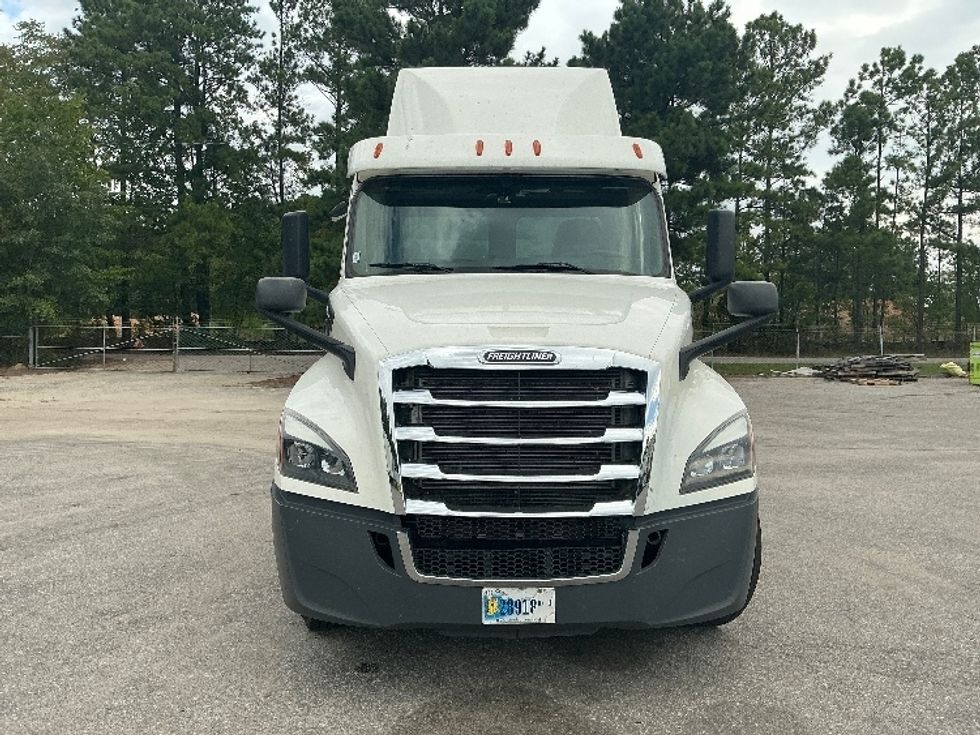 Day Cab Tractor-Heavy Duty Tractors-Freightliner-2020-T12664ST-Rocky Mount-NC-355,301\n\t\tmiles-$ 57,500 - Image 2