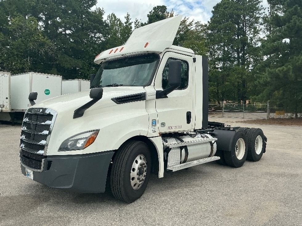 Day Cab Tractor-Heavy Duty Tractors-Freightliner-2020-T12664ST-Rocky Mount-NC-355,301\n\t\tmiles-$ 57,500 - Image 3