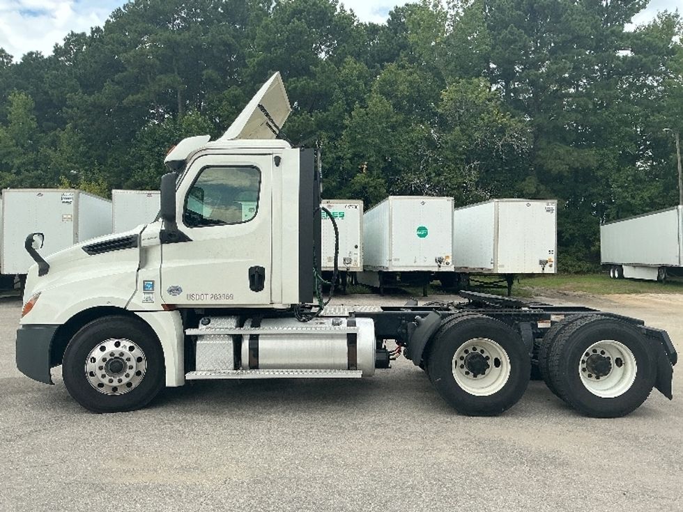 Day Cab Tractor-Heavy Duty Tractors-Freightliner-2020-T12664ST-Rocky Mount-NC-355,301\n\t\tmiles-$ 57,500 - Image 4