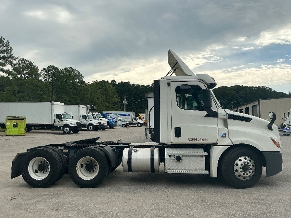 Day Cab Tractor-Heavy Duty Tractors-Freightliner-2020-T12664ST-Rocky Mount-NC-355,301\n\t\tmiles-$ 57,500 - Image 8