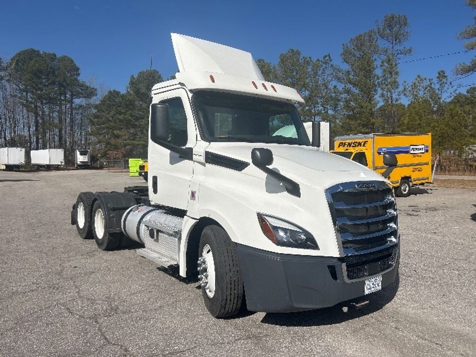 Day Cab Tractor-Heavy Duty Tractors-Freightliner-2020-T12664ST-Rocky Mount-NC-356,802\n\t\tmiles-$ 63,250 - Image 1