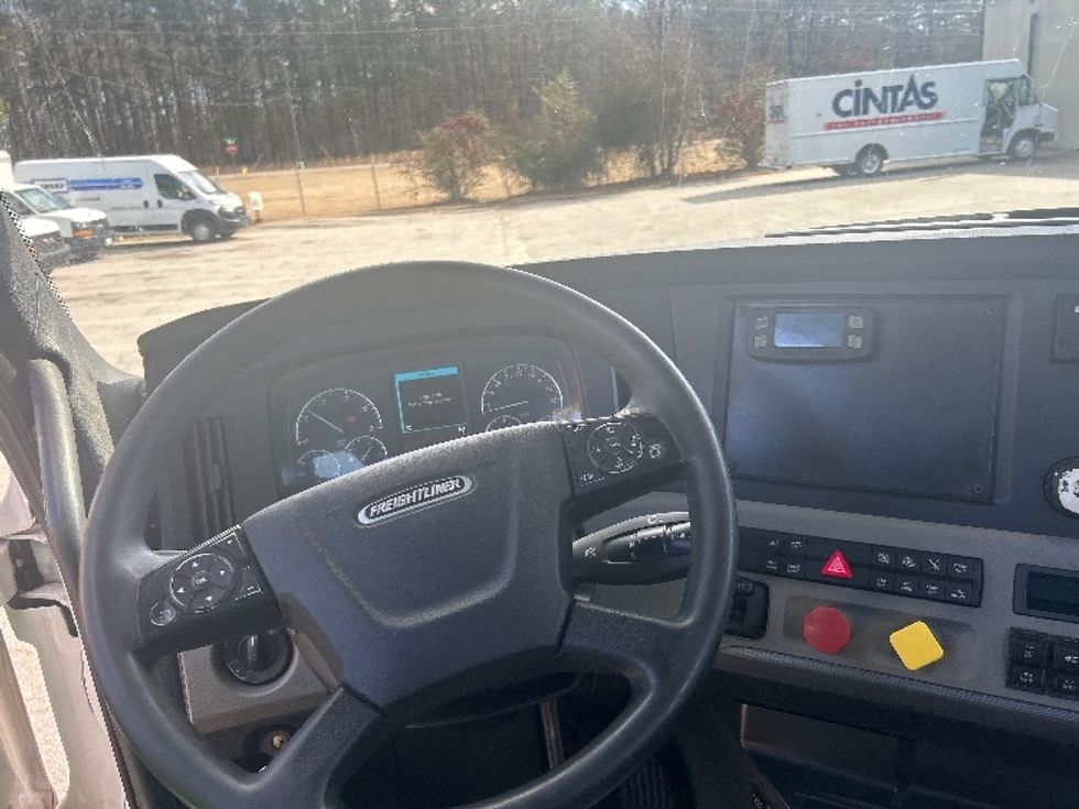Day Cab Tractor-Heavy Duty Tractors-Freightliner-2020-T12664ST-Rocky Mount-NC-356,802\n\t\tmiles-$ 63,250 - Image 11